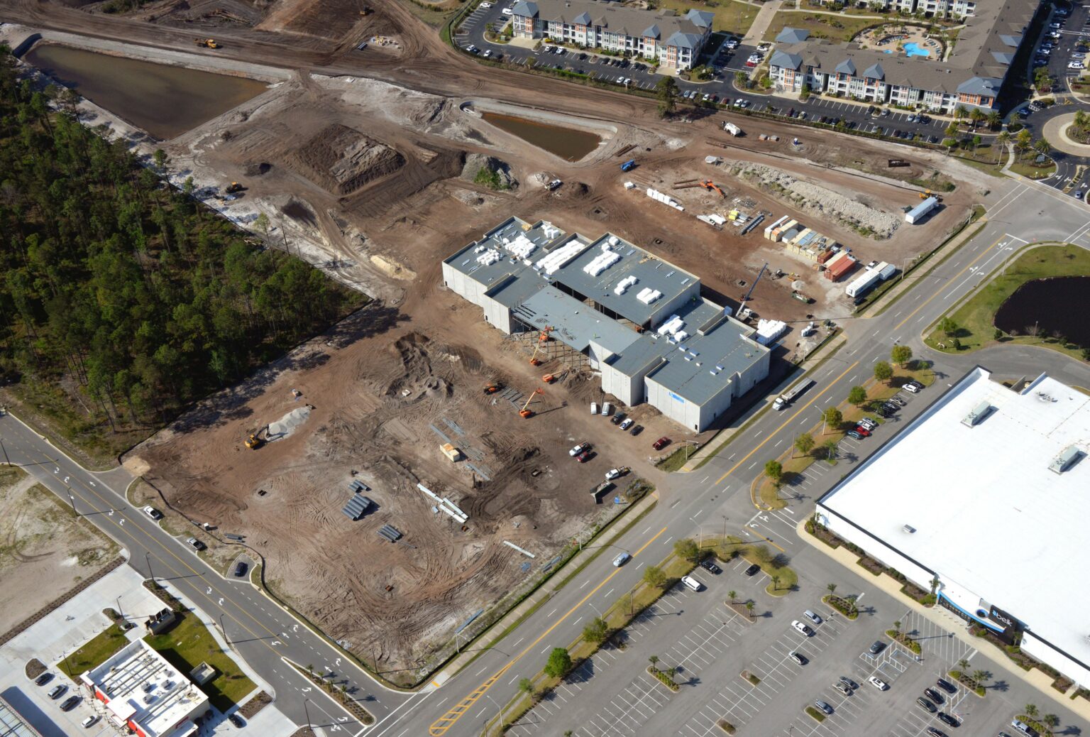 Cinemark 14 movie theater takes center stage at new shopping center in