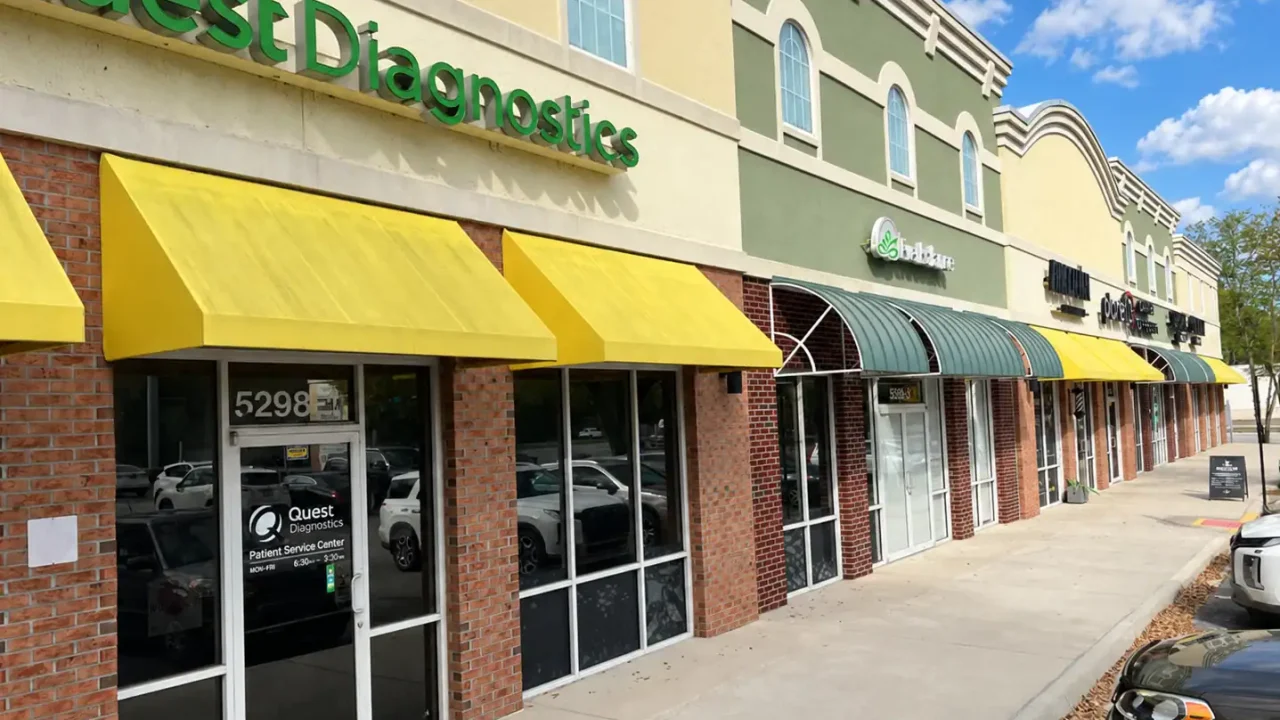 Twin Oaks Plaza